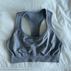 GRAY SEAMLESS ALPHALETE SPORTS BRA